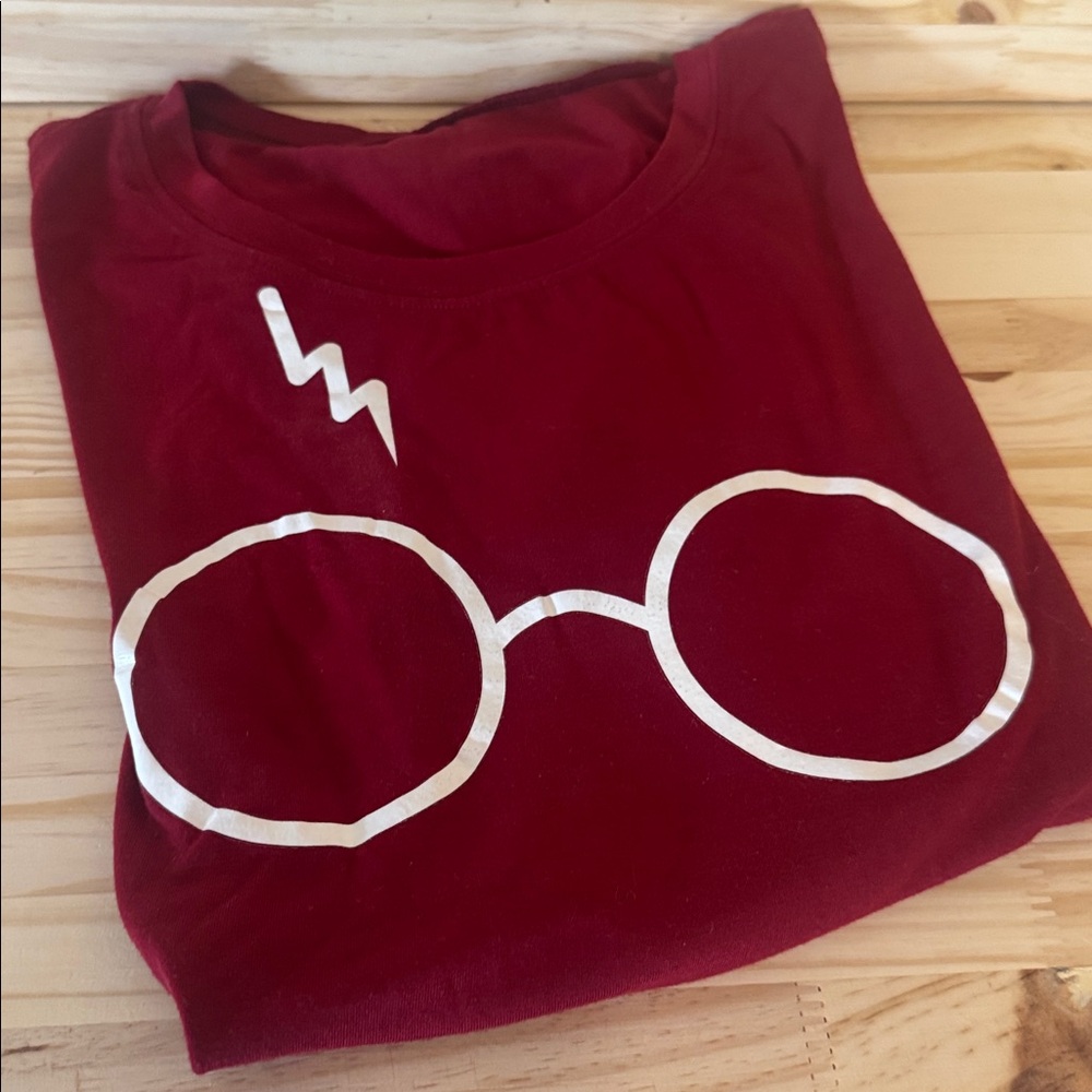 Graphic Tee with Glasses and Lightning Bolt. Perfect for a Harry Potter lover